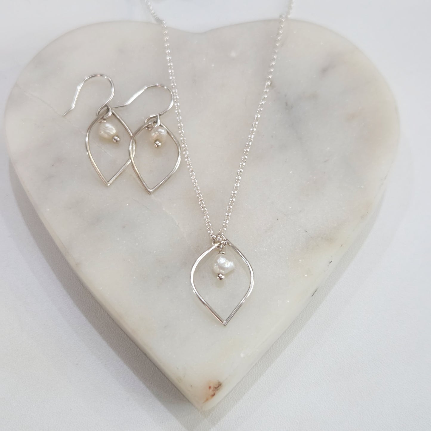 Sleek Marquise Pearl Drop Earrings – Modern Freshwater Pearl Dangles