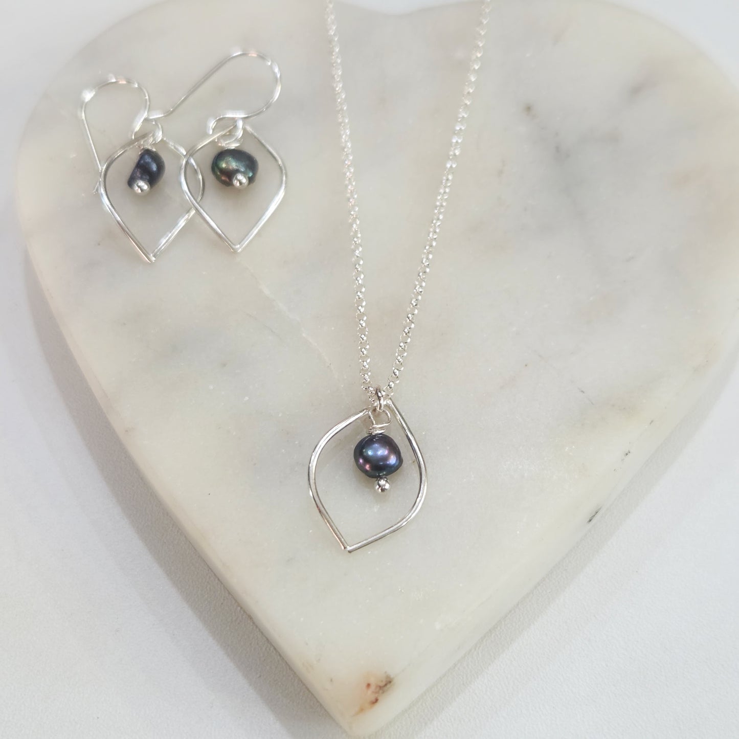 Sleek Marquise Pearl Drop Earrings – Modern Freshwater Pearl Dangles