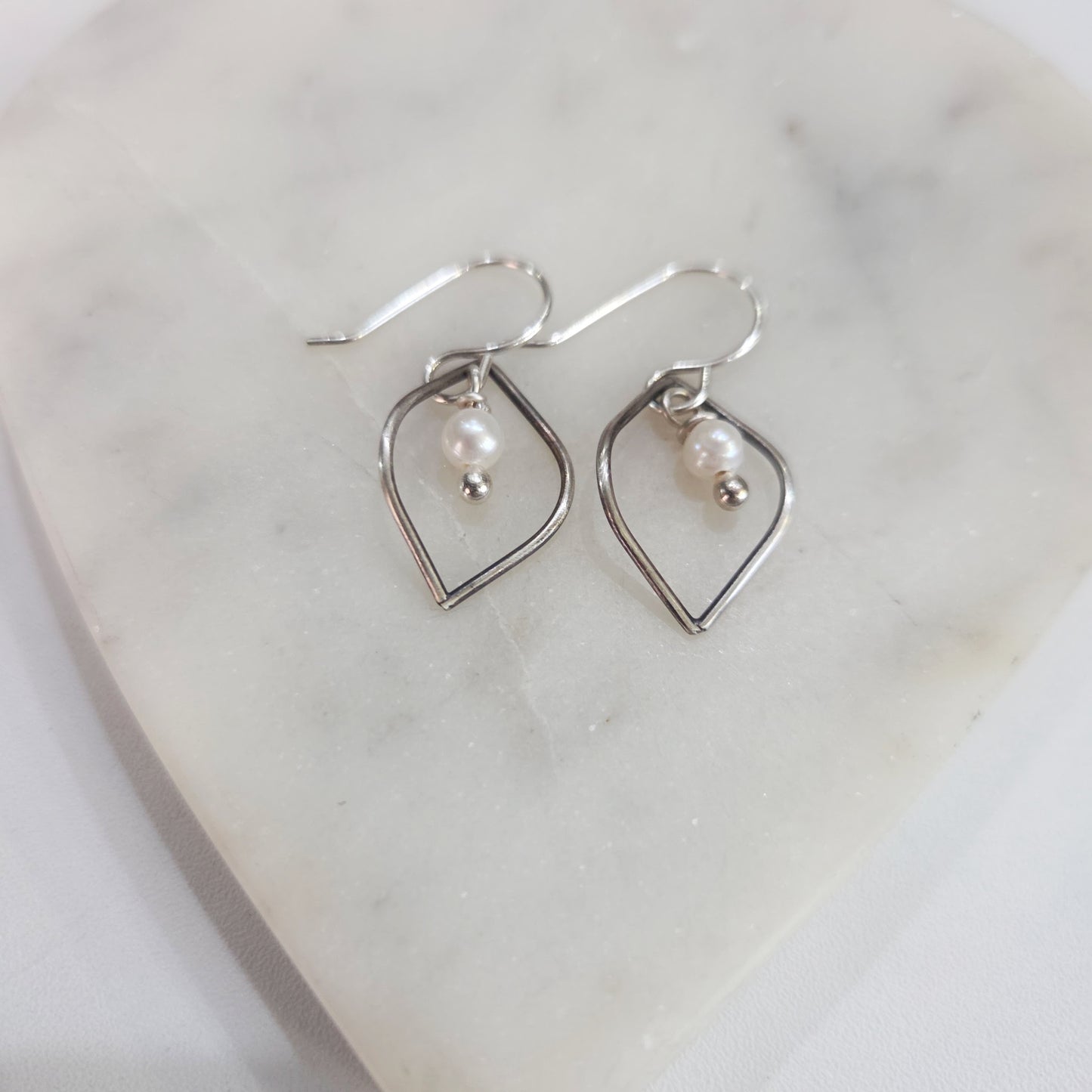 Sleek Marquise Pearl Drop Earrings – Modern Freshwater Pearl Dangles