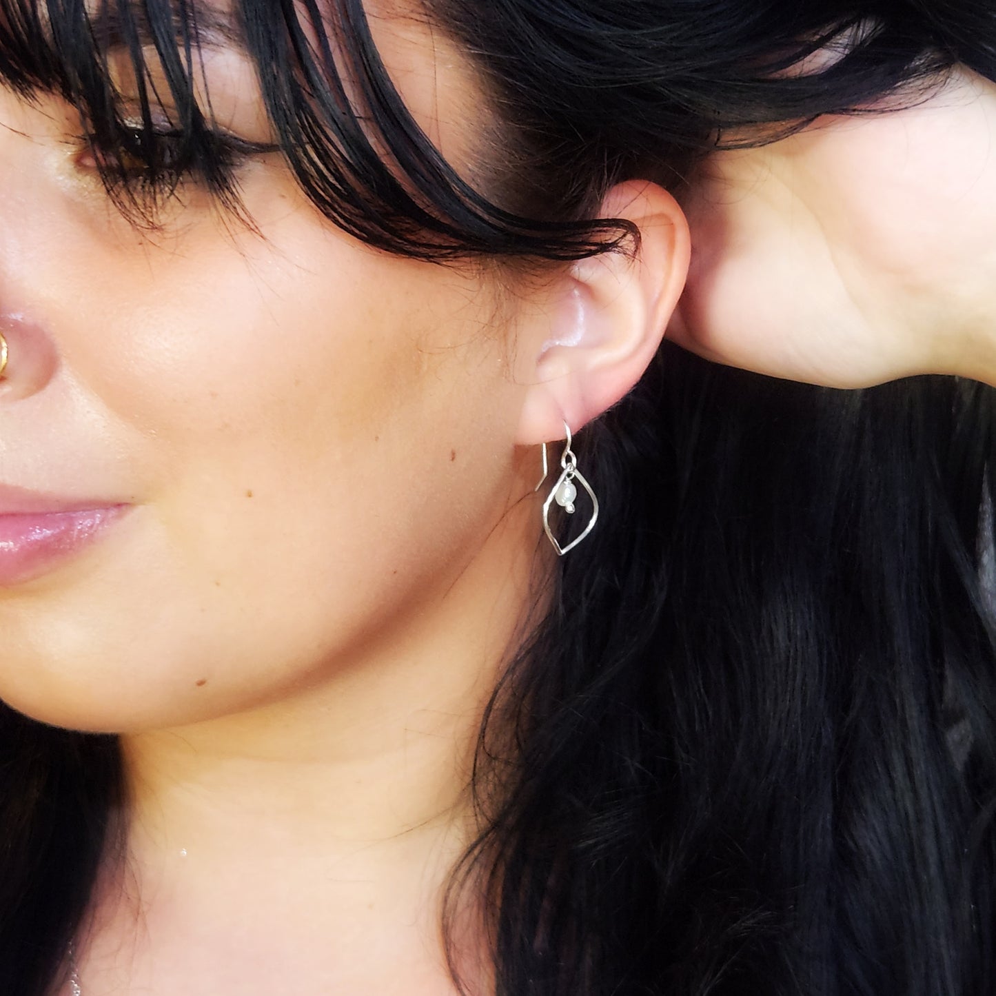 Sleek Marquise Pearl Drop Earrings – Modern Freshwater Pearl Dangles