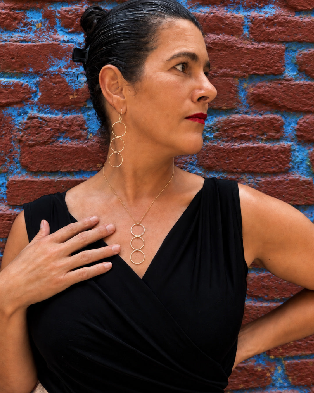 Linear Luxe Day Edition Necklace and matching earrings worn together with a black V-neck top